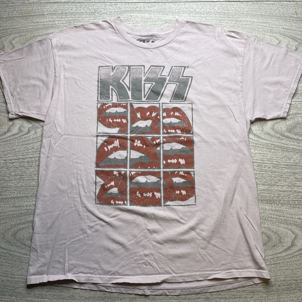 KISS Lips Grid Graphic Tee Light Pink Adult Large Rock Band Shirt Logo Front